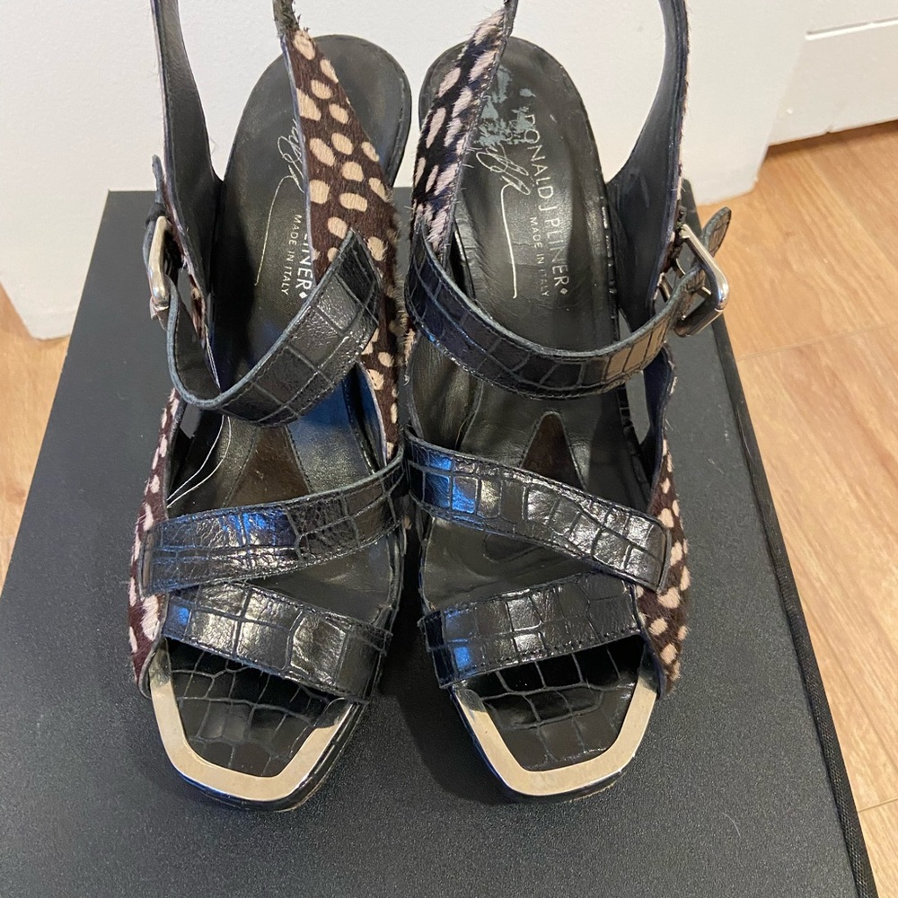 Donald J. Pliner Black Heels with High Strappy Design